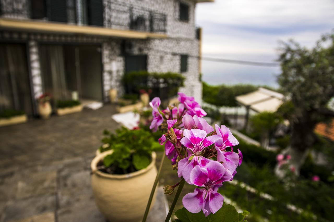 Hotel Villa Nisteri 리메나스 외부 사진
